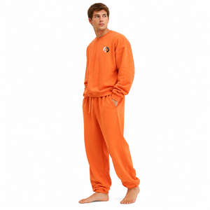 Combinaison en polaire surdimensionnée pour homme, conçue avec un tissu en polaire épais, coupe décontractée, toucher doux et chaleur confortable pour la maison et les voyages. - Product Image 2