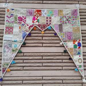 Tapiz Bandarwal Grande Hecho a Mano con Colores Vibrantes, Decoración Étnica Única para el Hogar, Decoración Festiva - Product Image 2