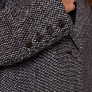 Blazer sur mesure pour femme à carreaux écossais, manches longues, revers cranté, deux boutons, poches, costume de bureau, fabricant OEM/ODM en gros - Product Image 6