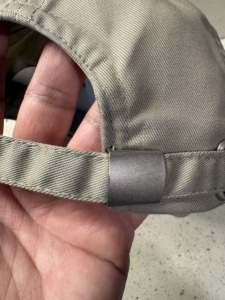 Casquette de camionneur unisexe LAVIKA personnalisée en coton 100 % pour le voyage, avec design 6 panneaux en tissu standard et fermeture à boucle métallique, toutes saisons - Product Image 4