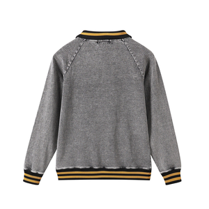 Sweat-shirt personnalisé en denim à col zippé Alpha pour fraternité, avec logo grec brodé, idéal pour l'hiver et les tenues d'équipe – Commande sur mesure en gros - Product Image 2