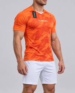 เสื้อฟุตบอลแขนสั้นสีส้มสำหรับผู้ชาย Claw Intl ระบายอากาศได้ดี ทรงพอดีตัว คอกลม มีโลโก้ด้านหลัง - Product Image 3