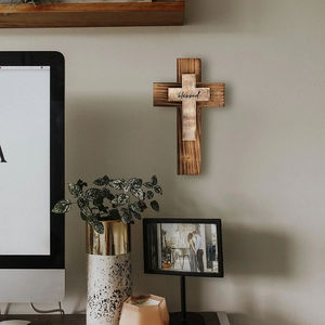 Escultura de Cruz de Madera de Primera Calidad, Decoración Religiosa Cristiana para el Hogar, Iglesia y Meditación, Disponible para la Venta - Product Image 1