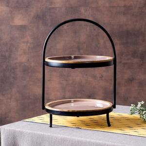 ชั้นวางเค้กโลหะสีดำ 2 ชั้น ดีไซน์ทันสมัย พร้อมหูจับโค้งมน ถาดเสิร์ฟไม้แบบฝัง ตกแต่งสไตล์อินดัสเทรียล สำหรับบุฟเฟ่ต์และตกแต่งบ้าน - Product Image 5