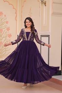 Nuevas Colecciones de Vestidos Anarkali de Diseñador con Bordados Pesados y de Zari para Fiestas y Bodas para Mujer - Product Image 4