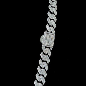 Cadena Cubana Hip Hop en Plata de Ley 925 con Diamantes Moissanite de Corte Brillante Redondo VVS y Cierres de Caja - Product Image 4