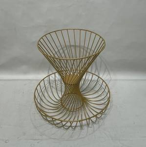 ตะกร้าผลไม้สองชั้นลวดเหล็กสีทอง ชั้นวางจานโลหะทันสมัยสำหรับวางบนเคาน์เตอร์ครัว ของตกแต่งบ้าน ขายส่ง - Product Image 4