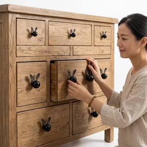 Poignées de meuble en résine et laiton en forme d'oreilles de lapin noires, design moderne, installation facile - Product Image 2
