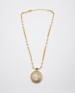 Collar Personalizado Chapado en Rodio con Medallón de la Virgen María en Madreperla, Colgante Halo con Circonitas Cúbicas Baguette, Cadena de Perlas de Agua Dulce, Regalo para Mujer - Product Image 2