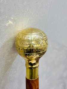 Canne de marche vintage en bois avec globe terrestre en laiton massif poli, pliable en 3 sections, à suspendre au mur, pour la Saint-Valentin et les remises de diplômes - Product Image 3