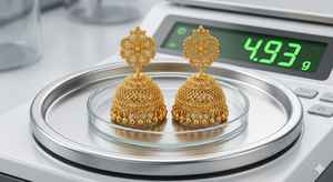 Pendientes Jhumka Clásicos Indios Tradicionales de Oro de 22K con Diseño de Flor para Mujer, Joyería Nupcial Hecha a Mano con Filigrana - Product Image 2