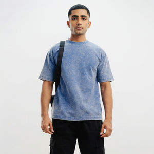 T-shirt personnalisé 100% coton avec logo, effet vieilli, imprimé DTG, coupe oversize, noir, style vintage délavé à l'acide - Product Image 1