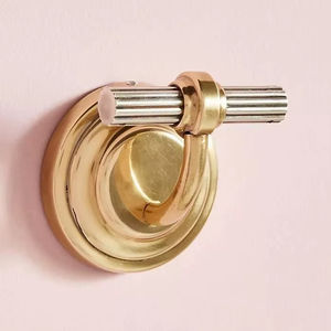 Soporte para Toallas Reforzado de Primera Calidad, Montado en la Pared, Gancho de Metal Ecológico y Duradero para un Soporte Confiable en el Baño - Product Image 1