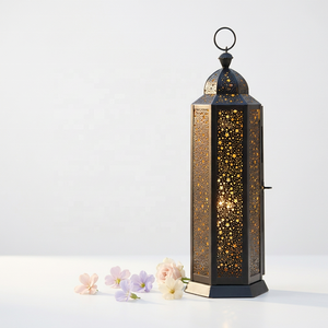 Lanterne à bougie en métal noir mat de style marocain pour la décoration de la maison et des événements - Product Image 1