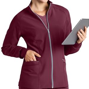 Blouse de travail décontractée, respirante et confortable, en tissu mélangé coton doux au toucher, couleur et logo personnalisés pour usage hospitalier - Product Image 1