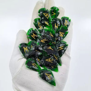Ensemble de runes en obsidienne verte en forme de pointe de flèche, magnifiques runes Futhark gravées, agate Muntaha, style Feng Shui, qualité supérieure - Product Image 1