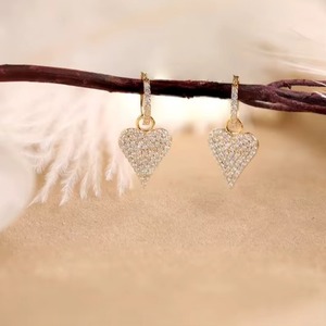 ZAWO HOUSE Boucles d'oreilles en or rose avec diamants en forme de cœur et sertissage pavé pour femme, style romantique, à porter au quotidien - Product Image 4