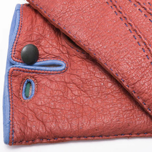 Guantes de Cuero Genuino Rojos Hechos a Mano para Mujer, Costuras Azules en Contraste, Dedos Completos, Forro Suave y Cálido para Invierno, Fiestas y Actividades al Aire Libre, Cierre a Presión - Product Image 5