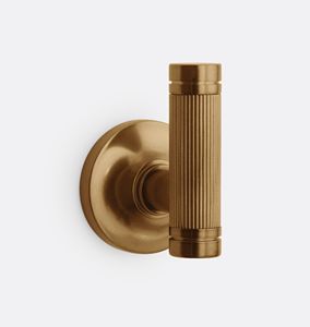 Porte-serviettes tendance en laiton plaqué, également utilisé près du lavabo de salle de bain, taille personnalisée, finition dorée avec métal - Product Image 3