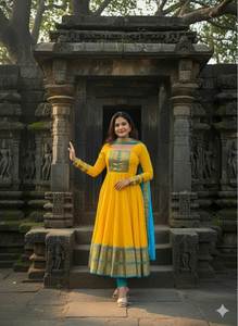 Robe Anarkali de mariée fantaisie en velours épais et fausse fourrure, motif élégant, grande coupe, pour femmes et jeunes filles, idéale pour l'hiver - Product Image 3