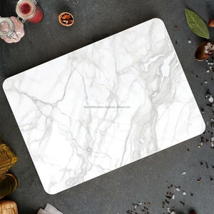 Tabla de Cortar Multiusos de Mármol Apta para Cortar, Servir y Exhibir Alimentos en Entornos Domésticos Modernos - Product Image 6