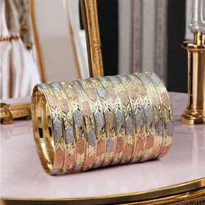 Juego de Brazaletes de Latón Chapados en Oro de 3 Tonos al por Mayor, Joyería de Moda, Juego de Brazaletes de Latón Tricolor, Brazaletes de Oro Multitono. - Product Image 1