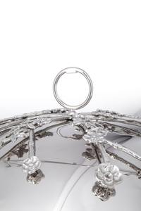 Plat de service floral en argent de luxe avec poignée en arche décorative et base en filigrane complexe, élégant pour les mariages du Moyen-Orient et du Golfe - Product Image 4