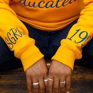 Sudadera Personalizada SGRHO de Chenilla, Sudadera con Cuello Redondo para Mujer de la Hermandad Griega Sigma Gamma Rho, Sudadera Informal con Letras de Chenilla - Product Image 3