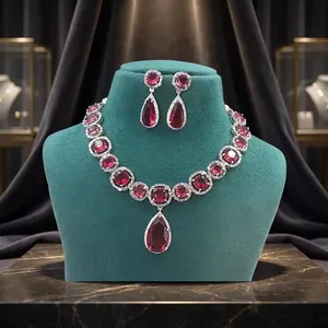 Parure de bijoux classique en alliage plaqué argent avec strass en cristal pour femme, comprenant un collier et des boucles d'oreilles pendantes en forme de goutte d'eau taille poire, idéale pour mariage - Product Image 6