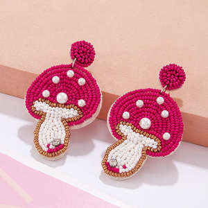 Pendientes y aros modernos hechos a mano con bordados y cuentas para bodas, fiestas, pendientes étnicos festivos, joyería de moda. - Product Image 1