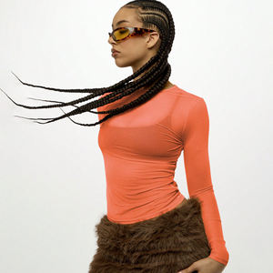 เสื้อยืดแขนยาวผ้าตาข่ายคอวีทรงเข้ารูปสไตล์ Y2K สำหรับผู้หญิง ฤดูร้อน รับผลิตตามสั่งพร้อมโลโก้  ผ้าฝ้าย 100% - Product Image 6