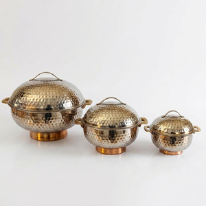 Juego de 3 cacerolas de metal con diseño martillado y base de cobre. Elegantes Platos Aislantes para Servir, Ideales para Catering de Lujo y Cenas en Casa - Product Image 1