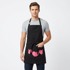 Tablier de chef noir pour homme avec poches en forme de cœur rose, ceinture à nouer, pour personnel de restaurant et de bar, tissu 65% polyester 35% coton, toutes saisons - Product Image 1