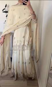 ชุดคุร์ตะ/คุร์ตีผ้าไหมชินนอนสำหรับผู้หญิงจาก Ramdev Trading ตกแต่งด้วยงานปักเลื่อมขนาด 5 มม. ดีไซน์ทันสมัยสำหรับงานดิวาลี/งานแต่งงาน/งานปาร์ตี้ - Product Image 3