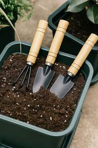 Kit d'outils de jardinage professionnels en acier inoxydable avec poignée en bois pour creuser, désherber et cultiver - Product Image 4