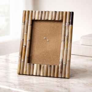 Cadre photo en bambou naturel écologique, artisanal, rustique, en bois, pour la décoration de la maison, à poser sur table ou bureau - Product Image 1