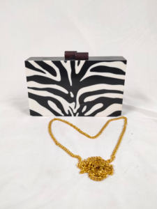 Dernière collection de pochettes géométriques en résine de qualité supérieure |   Design élégant et artisanal disponible en gros |   Parfait pour les cadeaux de mariage - Product Image 2