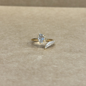 Bagues tendance en diamant jaune ovale 18 carats, diamant de laboratoire, pureté VVS-VS, certifié IGI, bague de créateur pour un look élégant - Product Image 5