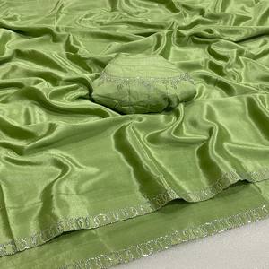 Sari de Seda Chinon Premium VASTRA COTTAGE con Exquisito Trabajo de Pedrería Zharkan y Blusa de Diseñador Bordada - Product Image 4