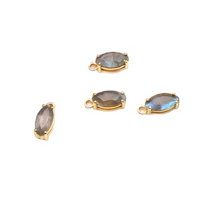 Pendentif charme marquise en labradorite naturelle |   Fournitures de bijouterie en argent 925 plaqué or avec sertissage à griffes - Product Image 1