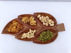 Plateau décoratif moderne en bois en forme de feuille pour fruits secs, fait main, multi-compartiments, idéal pour les cadeaux de mariage - Product Image 1