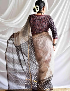 Sari KV Black Maddham Kota Doria con blusa sin coser - Product Image 5