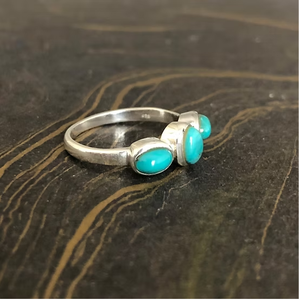 Bague élégante minimaliste en argent 925 avec trois pierres turquoise bleues, pour tous les jours et toutes occasions, bijoux en gros - Product Image 4