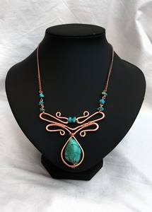 Collar de Cobre Único Hecho a Mano con Fina Artesanía para Mujeres que Buscan Accesorios de Moda con Estilo - Product Image 1