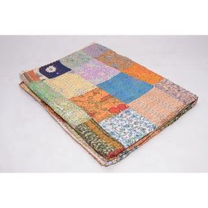 Couette Kantha faite à la main Style indien Vintage couvre-lit réversible Queen Size laine coton rempli pour la décoration intérieure utilisation hôtel - Product Image 2