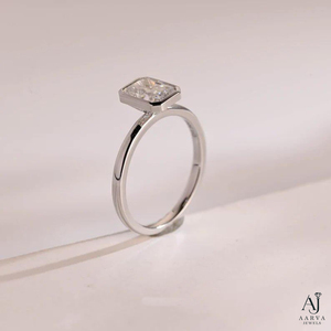 แหวนหมั้นมอยส์ซาไนต์ทรงเรเดียนท์คัทจาก AARVA JEWELS ดีไซน์เรียบหรู ตัวเรือนเงินชุบทอง ได้รับการรับรองจาก IGI เครื่องประดับสำหรับผู้หญิง - Product Image 5