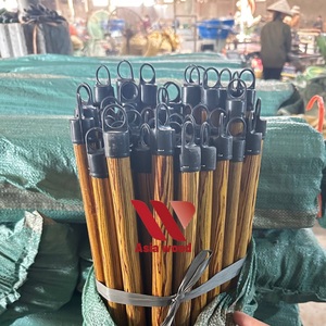 Palo de escoba de madera de eucalipto listo para cargar con revestimiento de PVC, cabeza de escoba de plástico, recogedor para limpieza del hogar, precio barato - Product Image 1