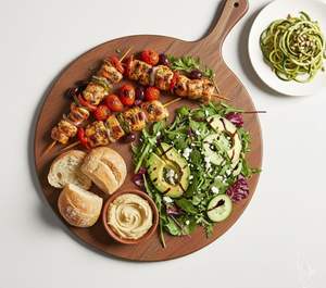 Planche de cuisine en bois finie à la main pour la découpe quotidienne, le hachage et la préparation des repas, avec un artisanat élégant et un design robuste - Product Image 1