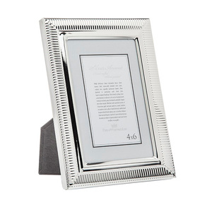 Marco de Fotos de Acero Inoxidable de Primera Calidad, Marco Metálico con Acabado Moderno Tipo Espejo para Decoración de Oficina, Hogar y Escritorio - Product Image 3