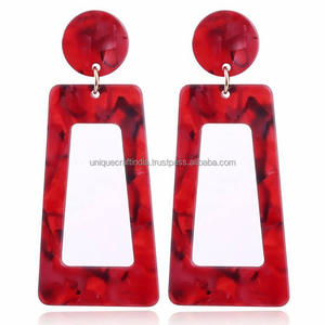 Venta al por mayor UCI mujeres oro rectángulo geométrico pendientes de gota de resina epoxi de moda pendientes para niñas - Product Image 5